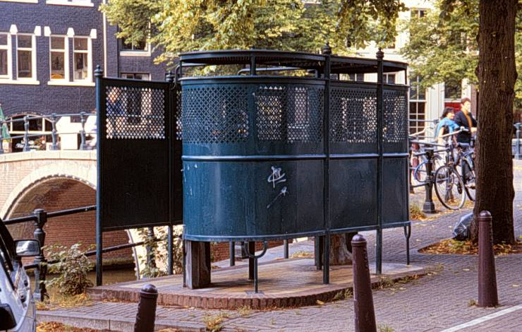 Openbaar toilet in Amsterdam: een voorbeeld van een heteronome plaats van reiniging